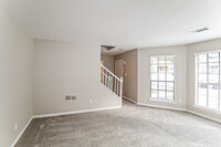 1184 Oaks Pl in Stone Mountain, GA - Foto de edificio - Building Photo