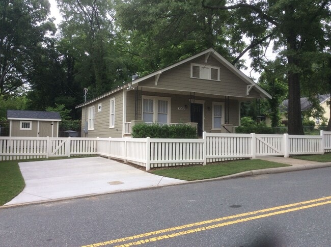 1009 Grace St in Charlotte, NC - Foto de edificio - Building Photo