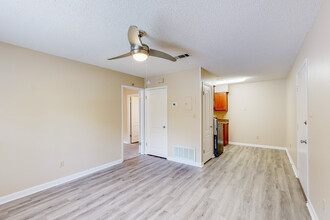 Jaymar Apartments in Fort Walton Beach, FL - Building Photo - Interior Photo