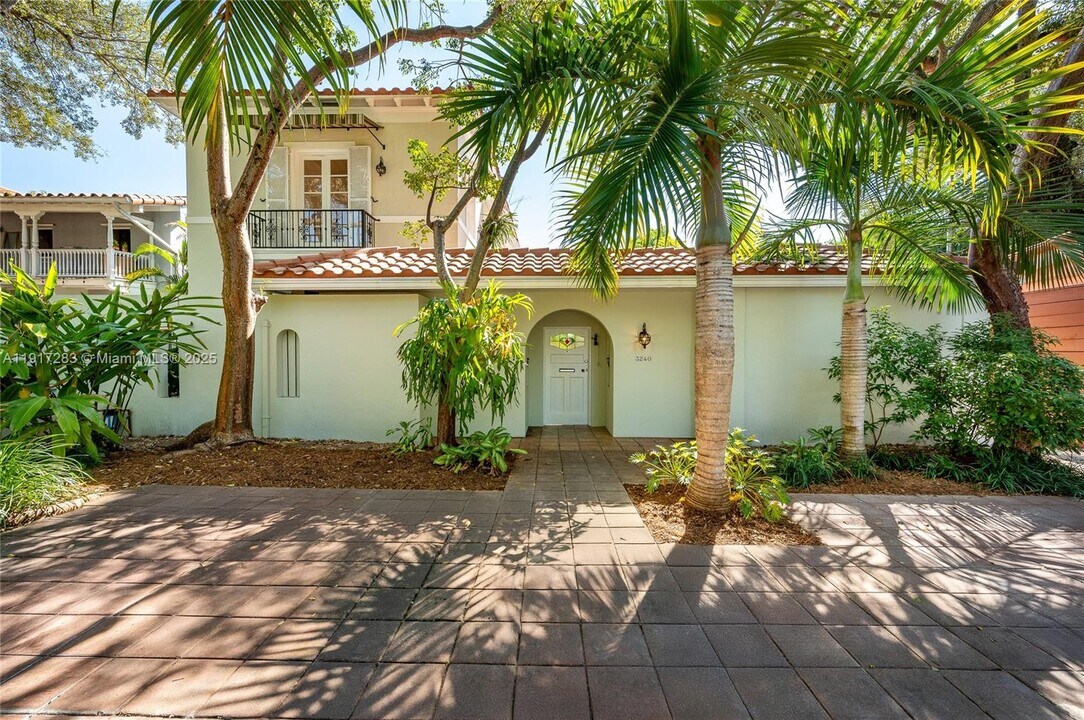 3240 Morris Ln in Miami, FL - Building Photo