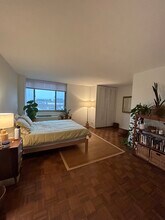 1 E University Pkwy, Unit 901 in Baltimore, MD - Foto de edificio - Building Photo