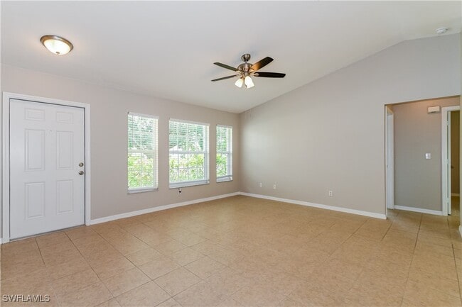 1322 SE 33rd Terrace in Cape Coral, FL - Foto de edificio - Building Photo