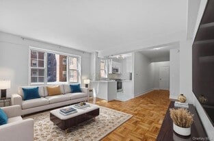 230 Pelham Rd in New Rochelle, NY - Building Photo