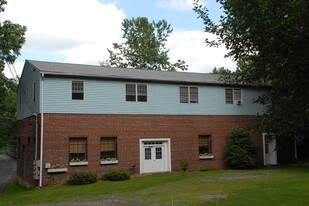 1 Shoddy Mill Rd in Hampton, NJ - Building Photo