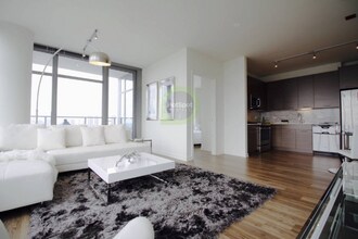 331 W Chestnut St in Chicago, IL - Building Photo - Building Photo