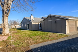 418 S Quillan Plz in Kennewick, WA - Building Photo
