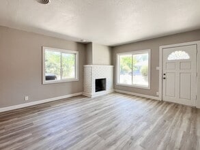 46 Glenwood Dr in Napa, CA - Foto de edificio - Building Photo