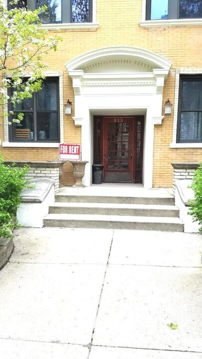 830 W Leland Ave in Chicago, IL - Building Photo
