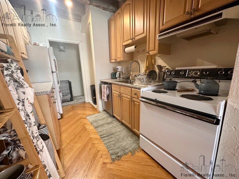 125 Fulton St, Unit 2 in Boston, MA - Building Photo