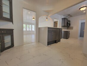 6241 W 6th St, Unit 1 in Los Angeles, CA - Foto de edificio - Building Photo