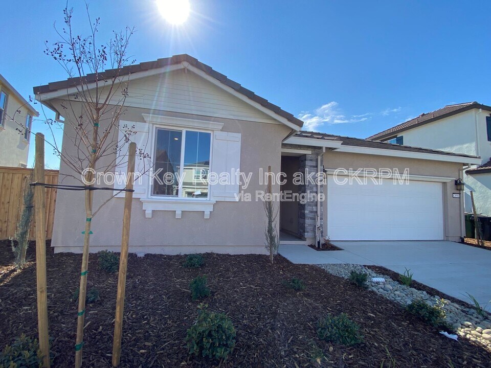 2898 Tostalinda Dr in Tracy, CA - Building Photo