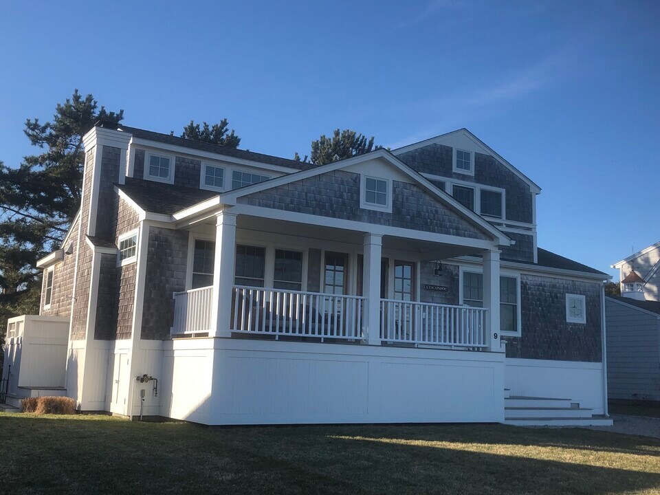 9 Pacific St in Groton, CT - Building Photo