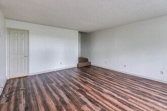 1301 Neelys Bend Rd, Unit 48 in Madison, TN - Building Photo - Building Photo