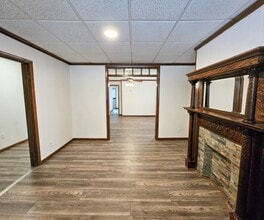 802 E 10th Ave in Munhall, PA - Foto de edificio - Building Photo