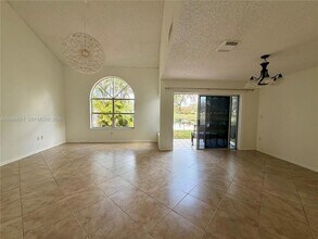 12619 NW 11th Pl in Sunrise, FL - Building Photo - Building Photo