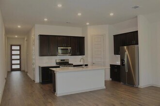 2245 Leppy Ln in Leander, TX - Foto de edificio - Building Photo