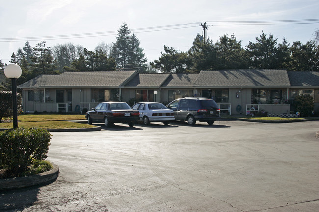 Stewart Terrace Senior Apartments in Sherwood, OR - Foto de edificio - Building Photo