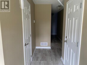 108 Helenium Ln in Ottawa, ON - Building Photo - Building Photo