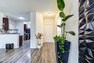 3330 Madison Elm St in Katy, TX - Foto de edificio - Building Photo