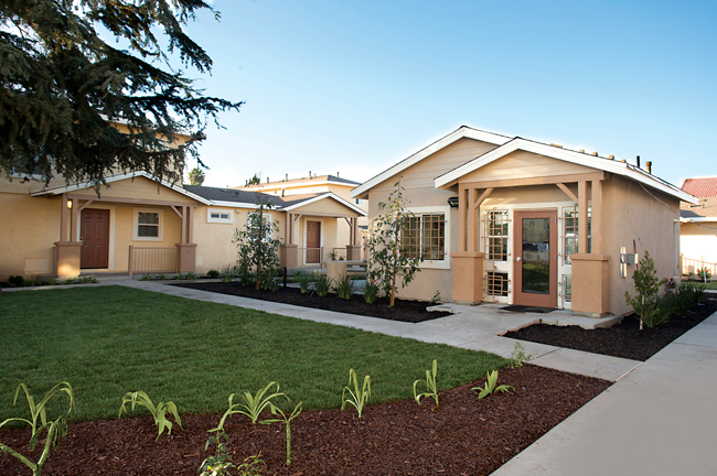 Jasmine Garden Apartments in Compton, CA - Building Photo