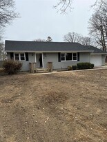 165 Lynbrook Dr in Mastic Beach, NY - Building Photo