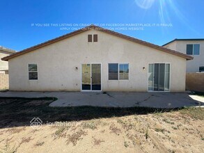 5815 W Ave J 12 in Lancaster, CA - Building Photo - Building Photo