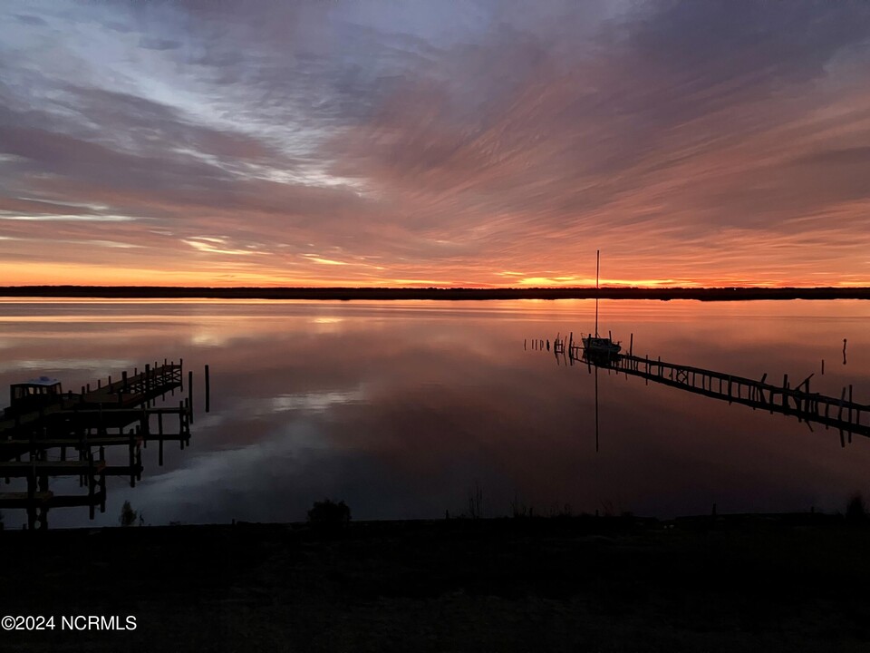 185 Cason Point Rd in Knotts Island, NC - Foto de edificio