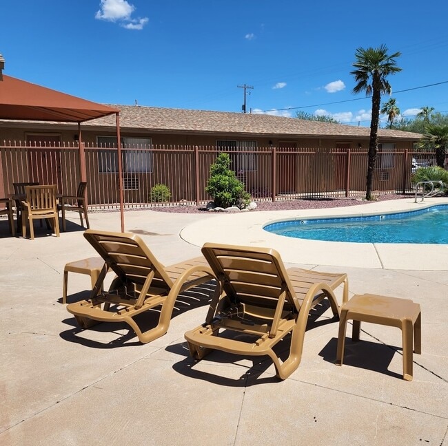 Catalina Country Studio Apartments in Tucson, AZ - Building Photo - Building Photo
