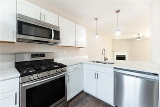 547 Harbor Lake Ct in Marietta, GA - Foto de edificio - Building Photo