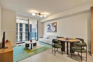 11 NE 6th St, Unit 712 in Miami, FL - Building Photo