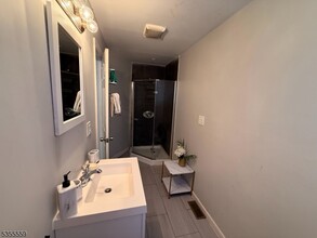 25 Treacy Ave in Newark, NJ - Building Photo - Building Photo