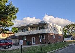 304 1st Ave NW, Unit 103 in Austin, MN - Foto de edificio - Building Photo