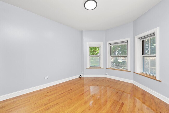 2911 W Belden Ave in Chicago, IL - Building Photo - Building Photo