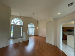 737 Lagoon Dr in Oviedo, FL - Building Photo - Building Photo