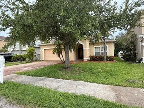 8242 Silver Birch Way in Lehigh Acres, FL - Building Photo - Building Photo