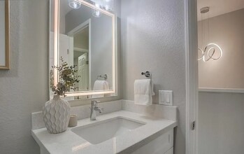 8292 Gilman Dr in San Diego, CA - Building Photo - Building Photo