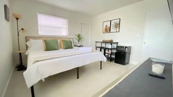 1521 NE 51st St in Fort Lauderdale, FL - Building Photo