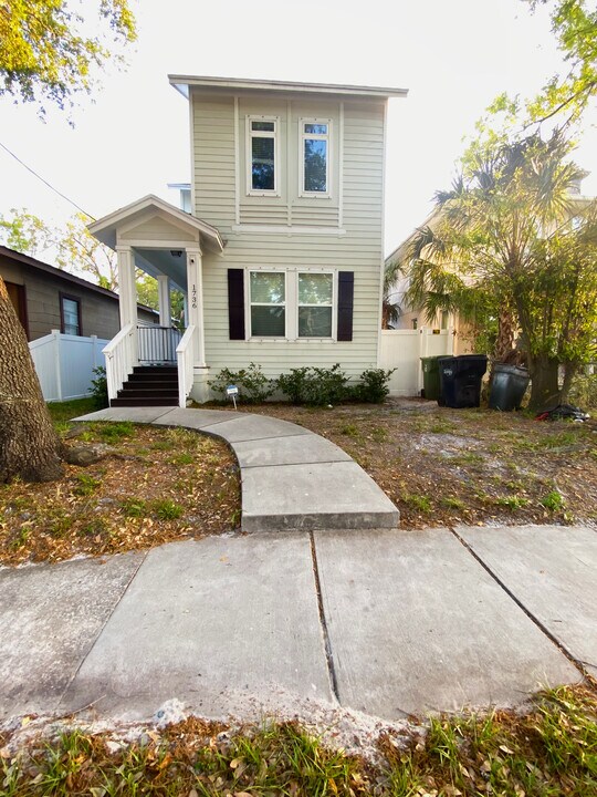 1736 W Walnut St in Tampa, FL - Building Photo