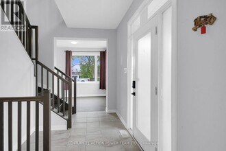 254 Ormiston Cres in Ottawa, ON - Building Photo - Building Photo