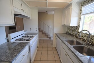 5340 Whitsett Ave in Los Angeles, CA - Foto de edificio - Building Photo