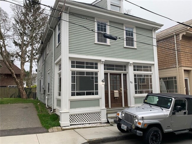 33 Dennison St in Newport, RI - Building Photo - Building Photo