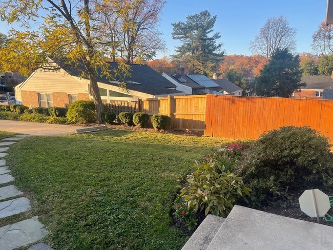 9705 Glen Ave in Silver Spring, MD - Foto de edificio - Building Photo