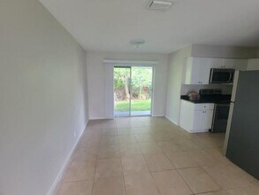240 SE 24th Ave in Boynton Beach, FL - Building Photo - Building Photo