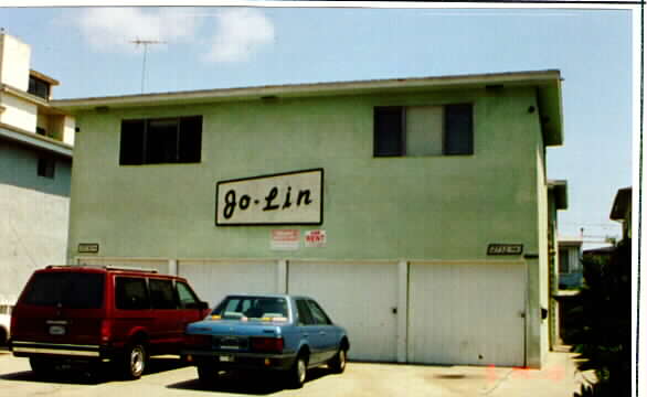 Jo Lin Apartments in Los Angeles, CA - Building Photo