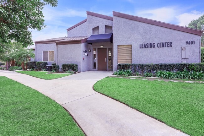 Heritage Park Alta Loma Senior Apartments in Rancho Cucamonga, CA - Foto de edificio - Building Photo