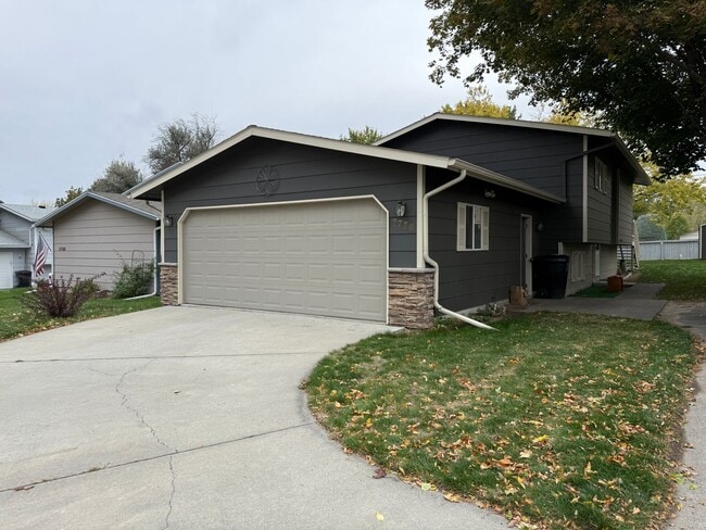 property at 2774 Avalon Rd