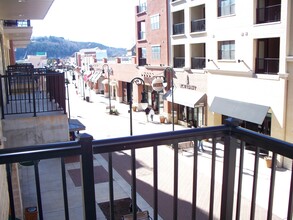 9208 Branson Landing Blvd in Branson, MO - Foto de edificio - Building Photo