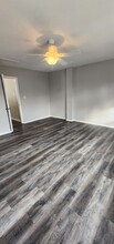 5944 Engel Ave in Cleveland, OH - Foto de edificio - Building Photo