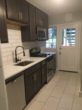 150-152 N Brentwood in Clayton, MO - Foto de edificio - Building Photo