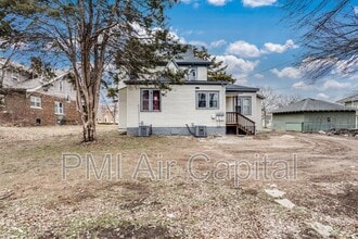 911 W Central Ave in El Dorado, KS - Building Photo - Building Photo